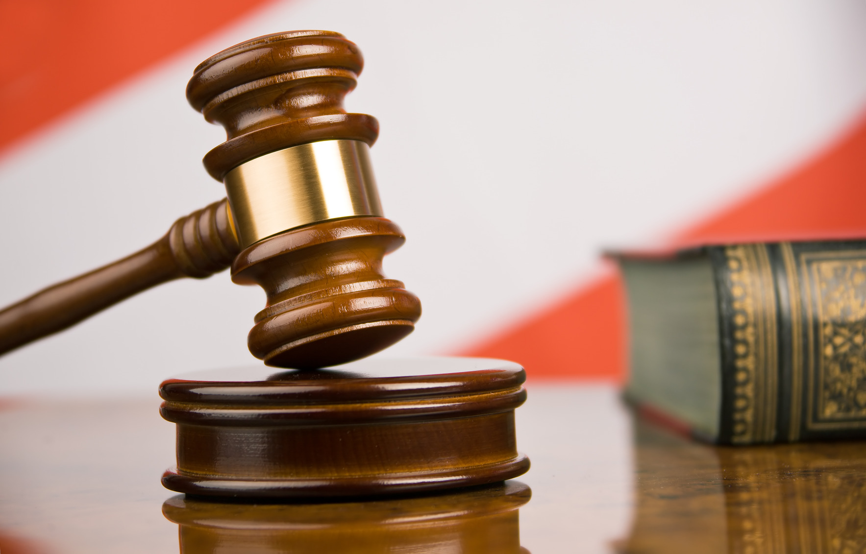 Прокуратура розпочала кримінальне провадження щодо хустських патрульних, котрі не виконують судові рішення Прокуратура розпочала кримінальне провадження щодо хустських патрульних, котрі не виконують судові рішення