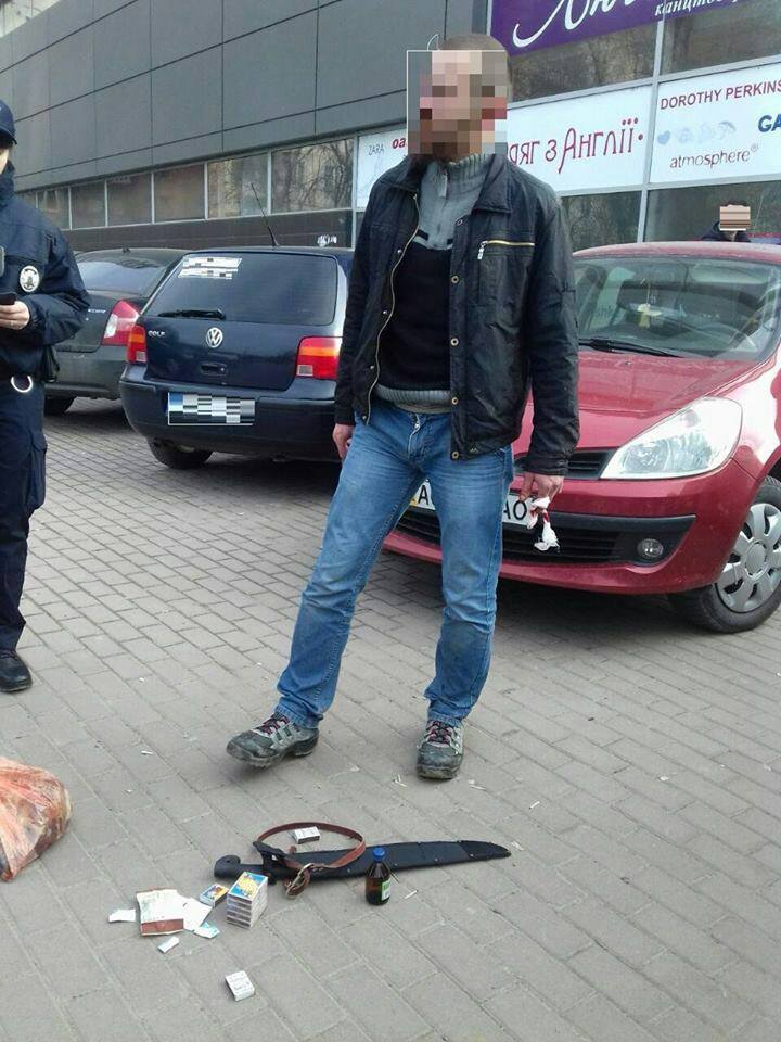 Правоохоронці не визнали мачете, яким в Ужгороді було вбито собаку, холодною зброєю, – активісти Правоохоронці не визнали мачете, яким в Ужгороді було вбито собаку, холодною зброєю, – активісти