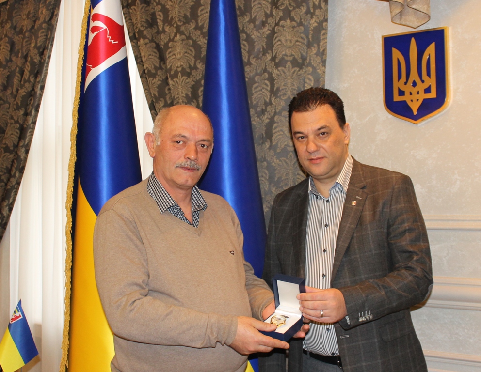 Голова Верховної Ради передав цінний подарунок закарпатцю через Михайла Рівіса Голова Верховної Ради передав цінний подарунок закарпатцю через Михайла Рівіса