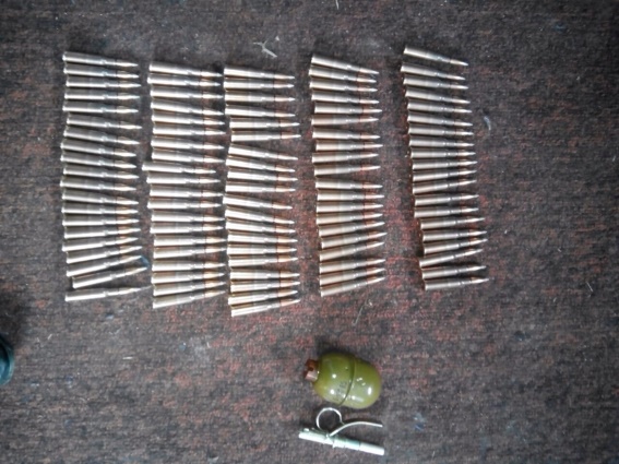 Мукачівські поліцейські виявили у 32-річного чоловіка бойові патрони та гранату Мукачівські поліцейські виявили у 32-річного чоловіка бойові патрони та гранату