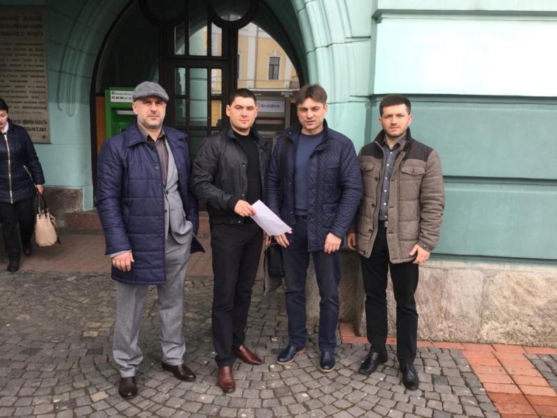 "Відродження" зібрало підписи за проведення позачергової сесії Мукачівської міськради "Відродження" зібрало підписи за проведення позачергової сесії Мукачівської міськради