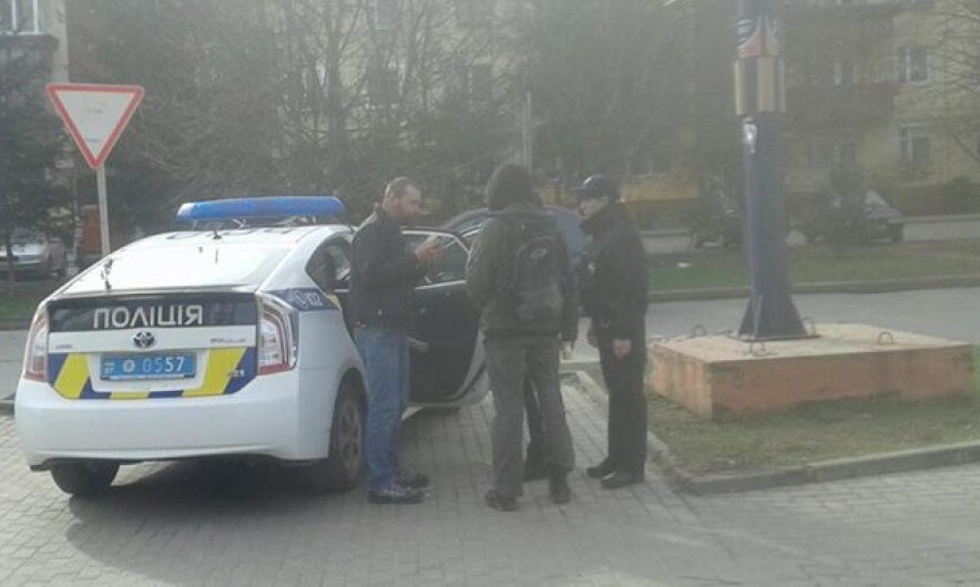 Чоловіку, який відрізав собаці голову в Ужгороді, обрано запобіжний захід у вигляді особистого зобов’язання Чоловіку, який відрізав собаці голову в Ужгороді, обрано запобіжний захід у вигляді особистого зобов’язання