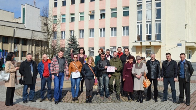 Іршавчани влаштували пікет на підтримку Надії Савченко Іршавчани влаштували пікет на підтримку Надії Савченко