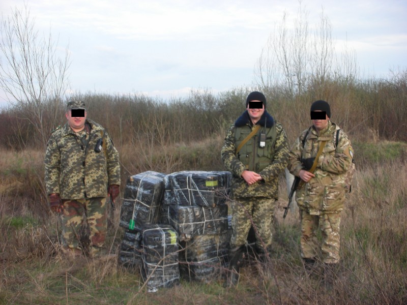 Дванадцять тисяч пачок контрабандних цигарок не потрапили до ЄС Дванадцять тисяч пачок контрабандних цигарок не потрапили до ЄС