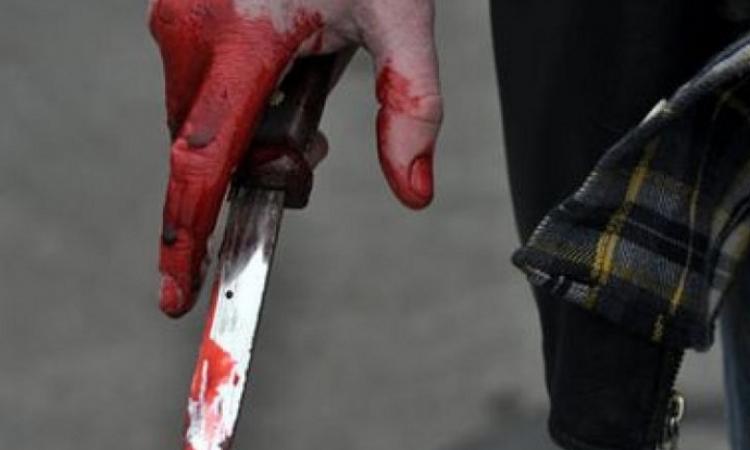 В Ужгороді жінка порізала свій живіт кухонним ножем В Ужгороді жінка порізала свій живіт кухонним ножем