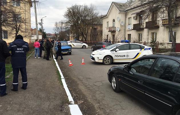 Закарпатські правоохоронці розглядають три версії стрілянини у Мукачеві Закарпатські правоохоронці розглядають три версії стрілянини у Мукачеві