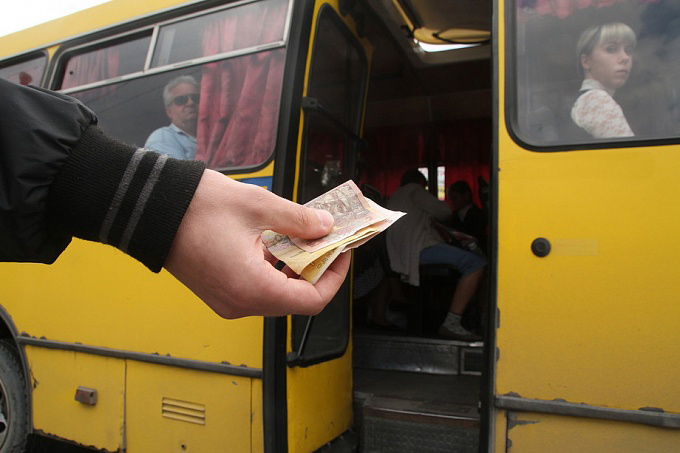 Пасажири не відчули покращення якості послуг після подорожчання проїзду в ужгородських маршрутках Пасажири не відчули покращення якості послуг після подорожчання проїзду в ужгородських маршрутках