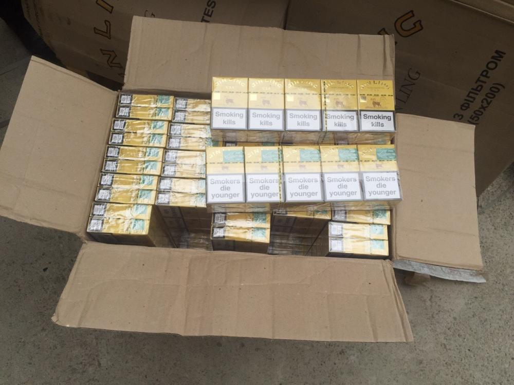 Митники Закарпаття виявили 22 тисячі пачок безакцизних сигарет Митники Закарпаття виявили 22 тисячі пачок безакцизних сигарет