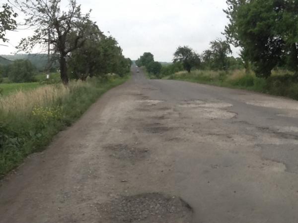 Обласні депутати просять виділити кошти на ремонт доріг між угорськомовними селами Мукачівщини Обласні депутати просять виділити кошти на ремонт доріг між угорськомовними селами Мукачівщини