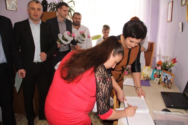 Свідоцтва про народження почали вручати і в пологових будинках Сваляви та Міжгір’я Свідоцтва про народження почали вручати і в пологових будинках Сваляви та Міжгір’я