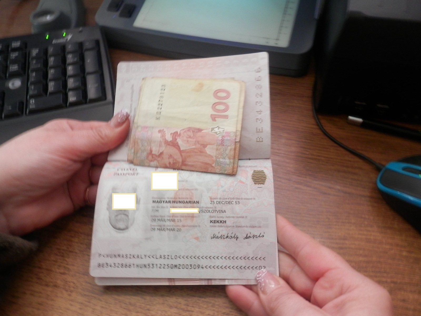 Румуну не вдалось дати хабара закарпатським прикордонникам Румуну не вдалось дати хабара закарпатським прикордонникам