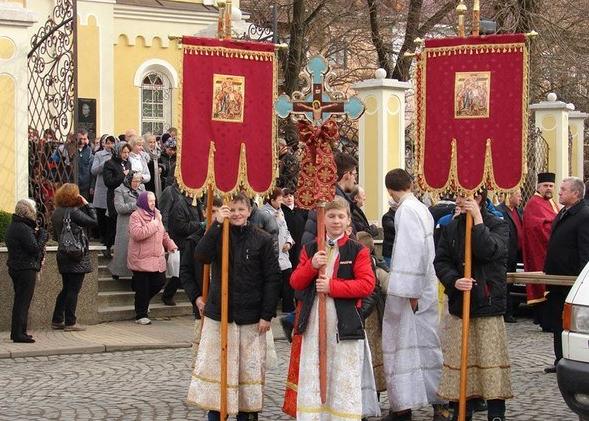 Хустські греко-католики пройдуть Хресну Ходу вулицями міста Хустські греко-католики пройдуть Хресну Ходу вулицями міста