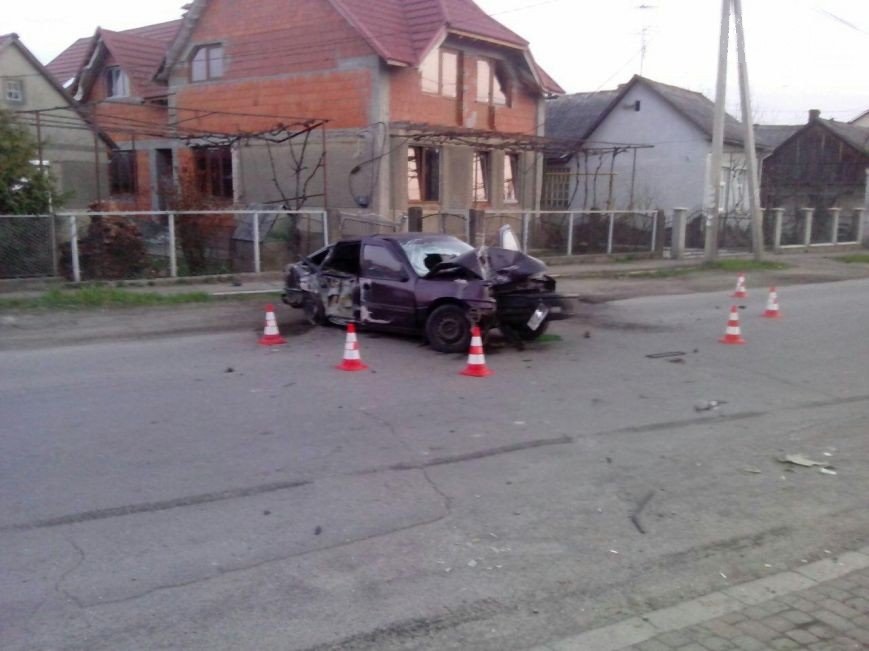 "Водій був п’яний і їхав на великий швидкості. Зараз перебуває у реанімації", – очевидці про ДТП в Ужгороді "Водій був п’яний і їхав на великий швидкості. Зараз перебуває у реанімації", – очевидці про ДТП в Ужгороді