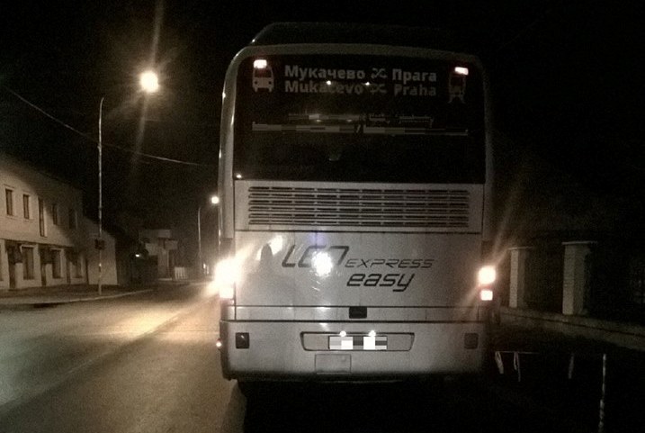Водій автобуса Мукачево – Прага проїхав залізничний переїзд на червоне світло Водій автобуса Мукачево – Прага проїхав залізничний переїзд на червоне світло