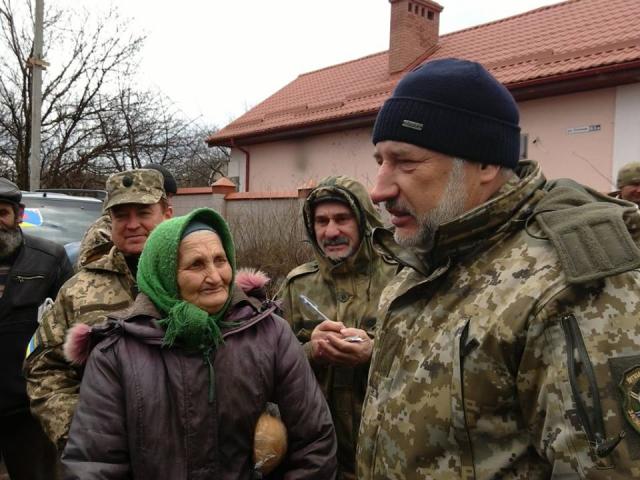 Глава Донеччини Павло Жебрівський зустрівся з бійцями 128-ої бригади Глава Донеччини Павло Жебрівський зустрівся з бійцями 128-ої бригади