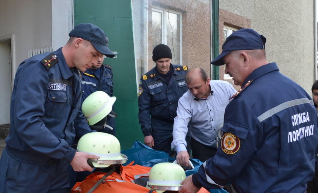 Тячівські рятувальники отримали гуманітарну допомогу з Німеччини Тячівські рятувальники отримали гуманітарну допомогу з Німеччини