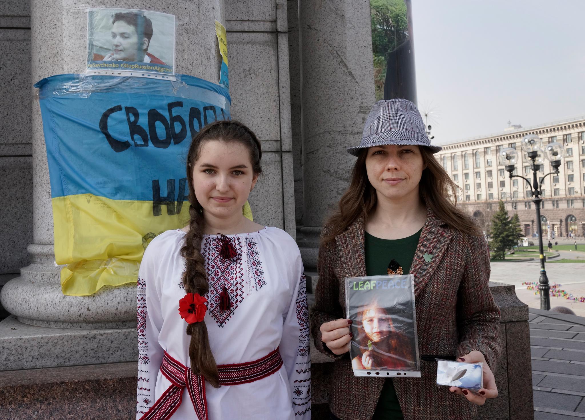 Виноградівська школярка зустрілась із сестрою Надії Савченко Виноградівська школярка зустрілась із сестрою Надії Савченко