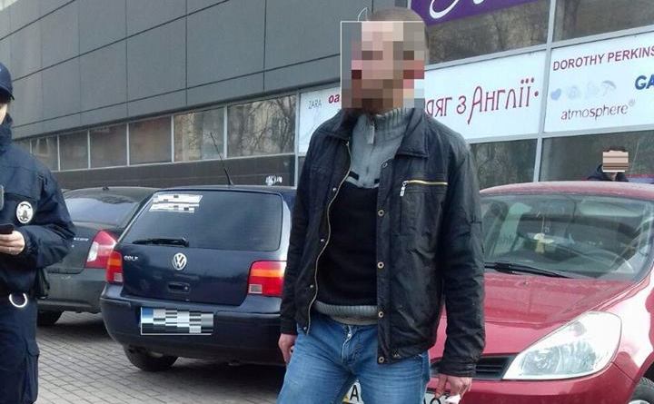 Суд над чоловіком, який відрізав собаці голову і розгулював з нею Ужгородом, відбудеться наступного тижня Суд над чоловіком, який відрізав собаці голову і розгулював з нею Ужгородом, відбудеться наступного тижня