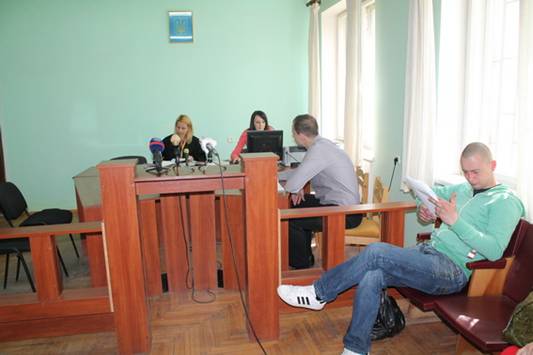 Суд у справі підозрюваного у вбивстві собаки в Ужгороді перенесли на 21 квітня Суд у справі підозрюваного у вбивстві собаки в Ужгороді перенесли на 21 квітня