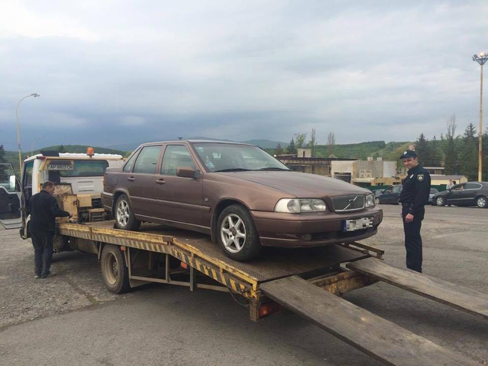 Біля словацького кордону нетверезий водій заснув за кермом Біля словацького кордону нетверезий водій заснув за кермом