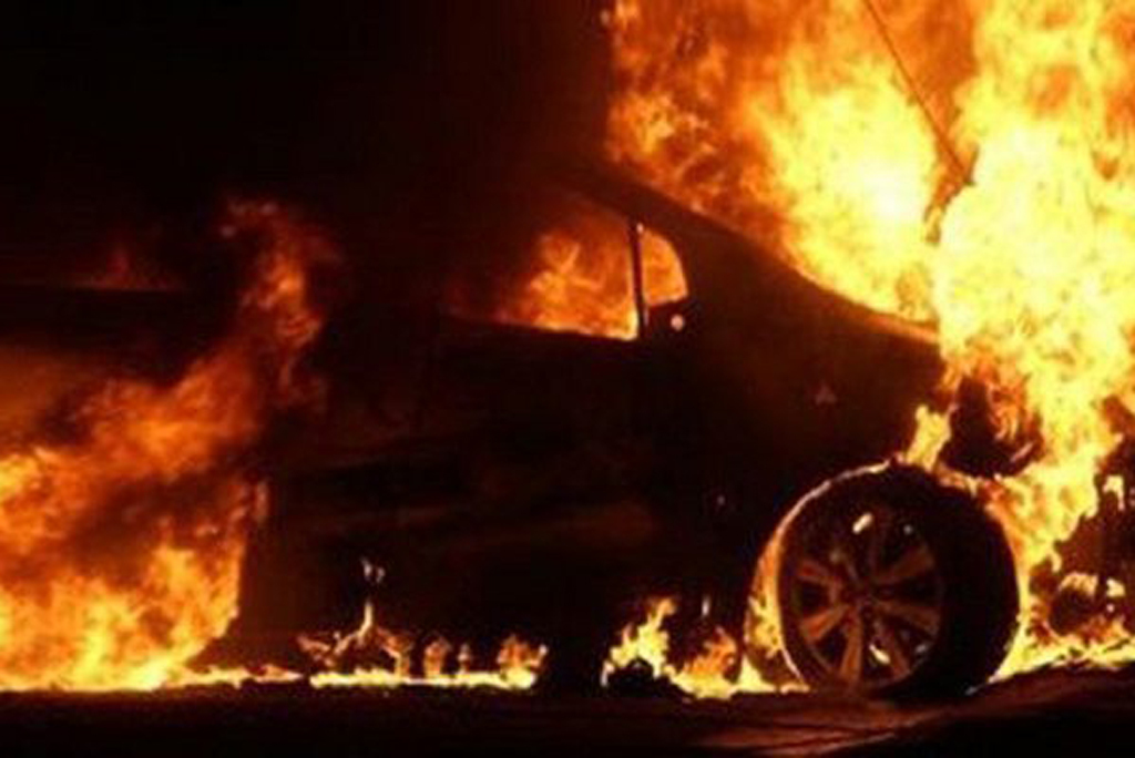 У поліції припускають, що іномарку, яка належить ужгородському підприємцю, могли підпалити У поліції припускають, що іномарку, яка належить ужгородському підприємцю, могли підпалити