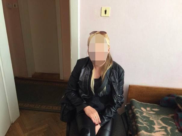 На Хустщині переселенка з Донбасу звела місцеву повію з клієнтом На Хустщині переселенка з Донбасу звела місцеву повію з клієнтом