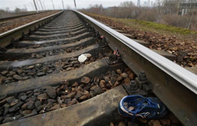 У Королеві на залізничній колії виявили понівечене тіло чоловіка без двох ніг У Королеві на залізничній колії виявили понівечене тіло чоловіка без двох ніг