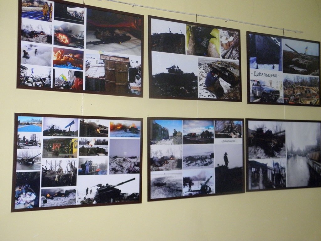 У Виноградові відкрили виставку фотографіїй із зони АТО У Виноградові відкрили виставку фотографіїй із зони АТО