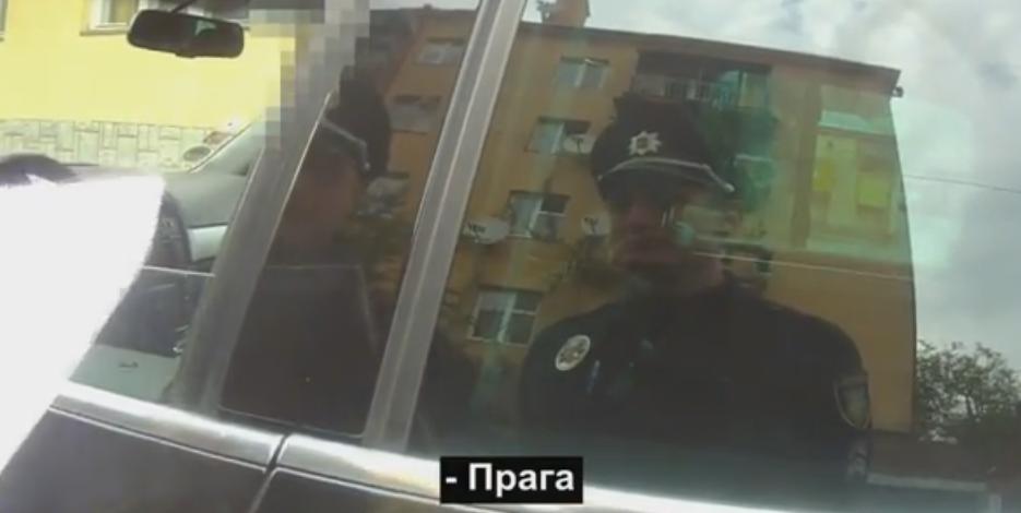 Патрульна поліція оприлюднила відео затримання головного міграційника Закарпаття Патрульна поліція оприлюднила відео затримання головного міграційника Закарпаття