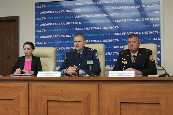 На Великодні свята спокій закарпатців забезпечуватимуть 900 працівників поліції На Великодні свята спокій закарпатців забезпечуватимуть 900 працівників поліції