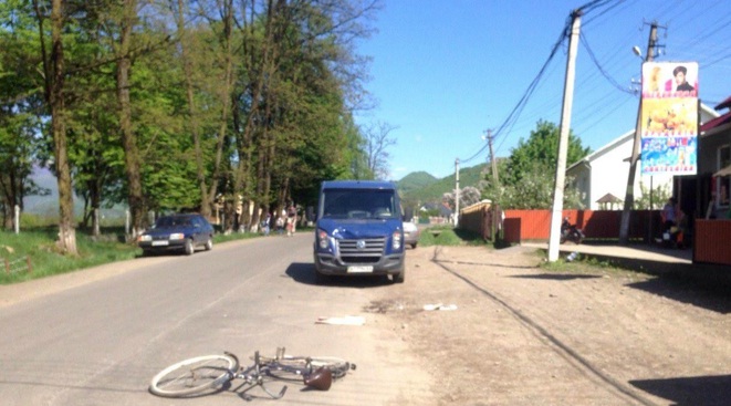 На Тячівщині водій іномарки збив пенсіонера-велосипедиста На Тячівщині водій іномарки збив пенсіонера-велосипедиста