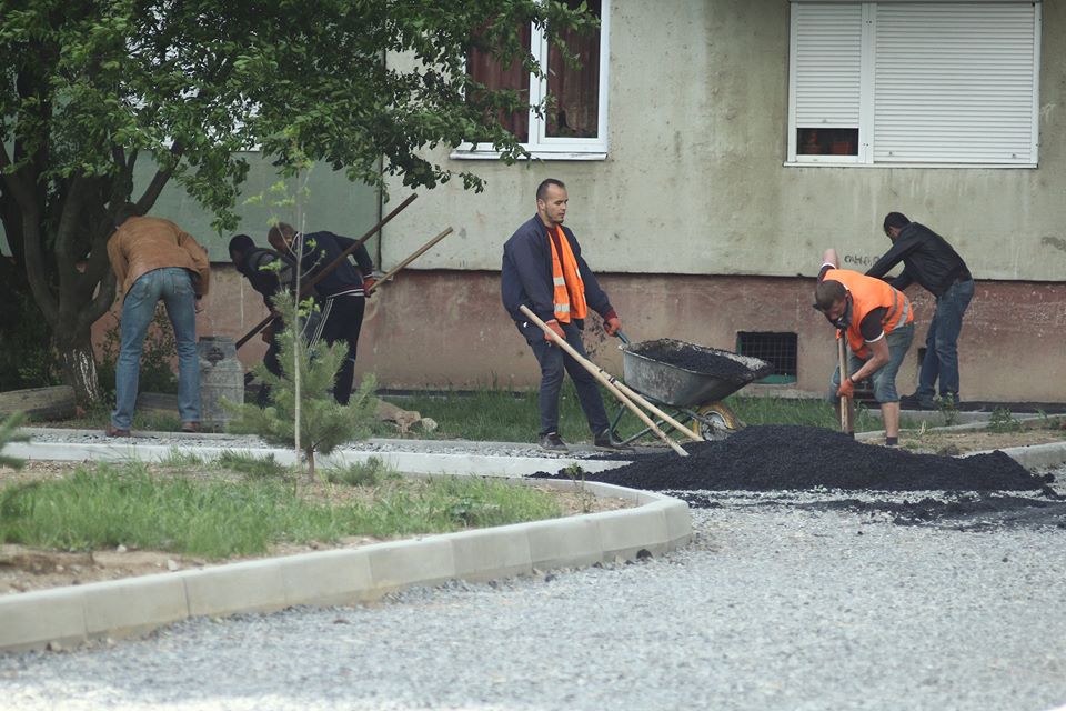 У Росвигові ремонтують внутрішньоквартальні проїзди У Росвигові ремонтують внутрішньоквартальні проїзди