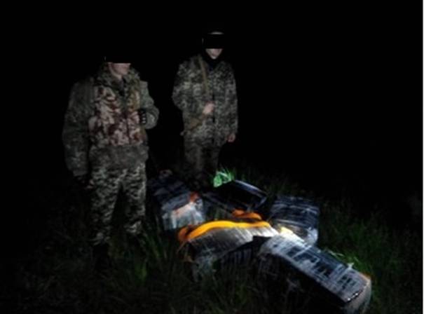 Прикордонники разом із поліцейськими затримали контрабандиста-водолаза Прикордонники разом із поліцейськими затримали контрабандиста-водолаза