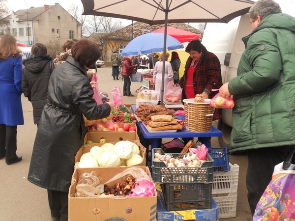 Сільгоспвиробники та підприємці з’їхались до Перечина на передвеликодній ярмарок Сільгоспвиробники та підприємці з’їхались до Перечина на передвеликодній ярмарок