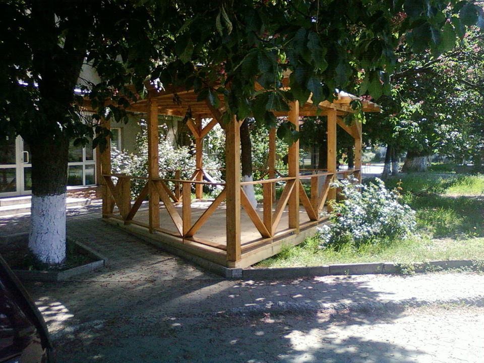На вулиці Собранецькій в Ужгороді незаконно облаштували терасу На вулиці Собранецькій в Ужгороді незаконно облаштували терасу