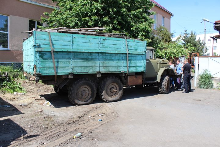 Працівники муніципальної поліції Мукачева проводять облаштування штрафмайданчика Працівники муніципальної поліції Мукачева проводять облаштування штрафмайданчика