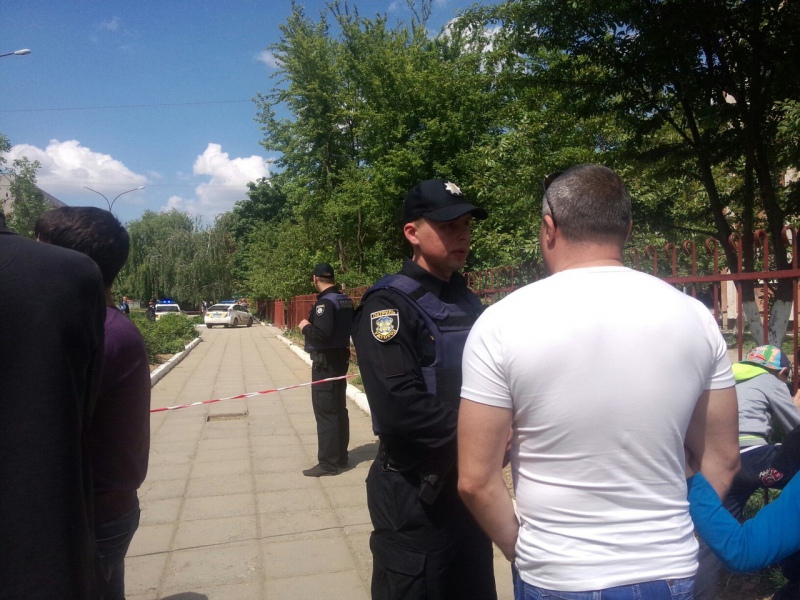 Ужгородець, який "замінував" школу під час ЗНО, може сісти аж на 6 років Ужгородець, який "замінував" школу під час ЗНО, може сісти аж на 6 років