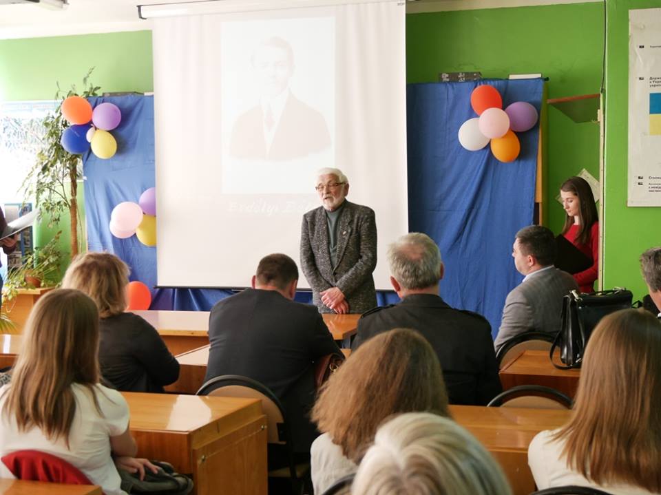 В Ужгороді відкрили мистецький конкурс "Срібний дзвін" В Ужгороді відкрили мистецький конкурс "Срібний дзвін"