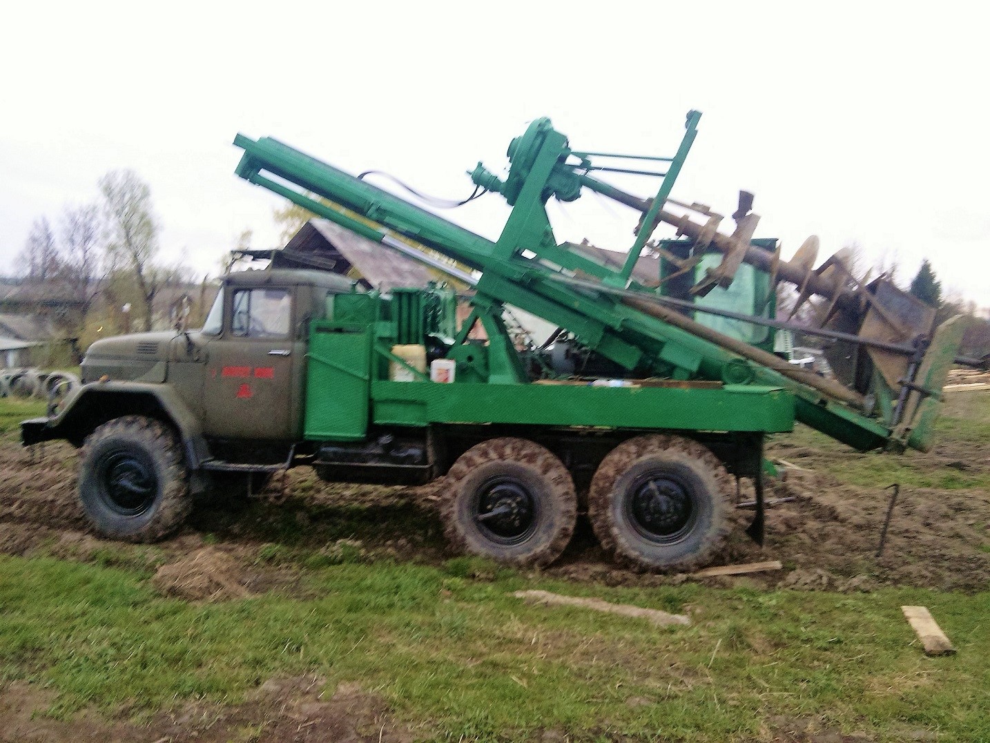 Продається бурова машина для буріння криниць та скважин Продається бурова машина для буріння криниць та скважин