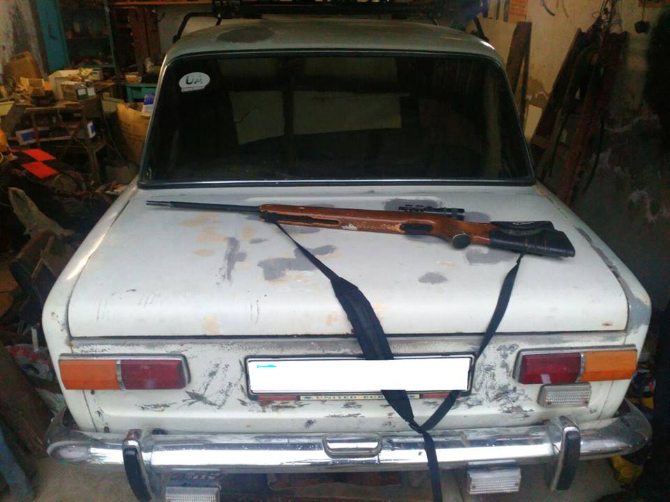 Ужгородські патрульні затримали чоловіка, який погрожував комунальнику зброєю Ужгородські патрульні затримали чоловіка, який погрожував комунальнику зброєю