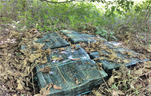 Мукачівські прикордонники виявили контрабандні сигарети, які правопорушники намагались переправити через кордон Мукачівські прикордонники виявили контрабандні сигарети, які правопорушники намагались переправити через кордон