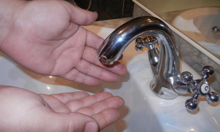Через відсутність водопостачання мукачівцям підвозитимуть питну воду Через відсутність водопостачання мукачівцям підвозитимуть питну воду