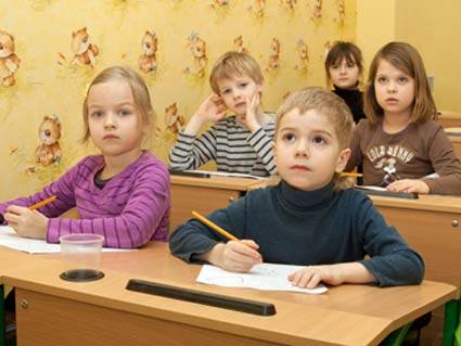 До перших класів мукачівських шкіл зараховано 90 дітей До перших класів мукачівських шкіл зараховано 90 дітей