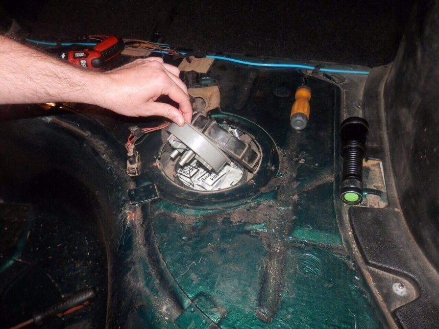 На Берегівщині затримано угорця, який намагався перевезти 930 пачок цигарок На Берегівщині затримано угорця, який намагався перевезти 930 пачок цигарок