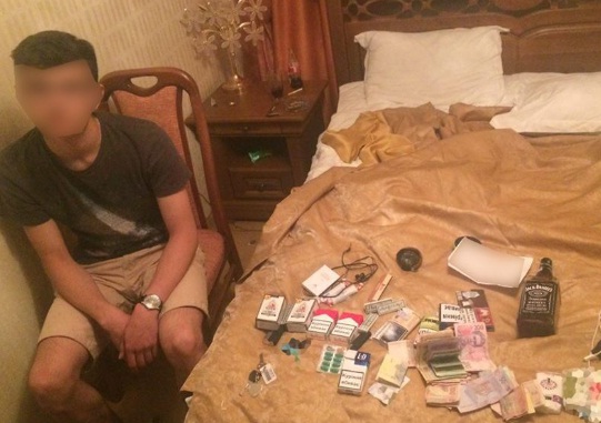 Ужгородські патрульні не дали 16-річному хлопцеві покінчити життя самогубством Ужгородські патрульні не дали 16-річному хлопцеві покінчити життя самогубством