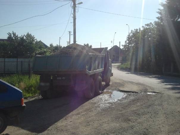 Поліція затримала вантажівку із незаконно видобутим гравієм Поліція затримала вантажівку із незаконно видобутим гравієм
