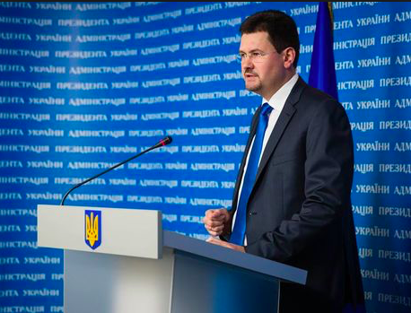 В канцелярії Порошенка спростували слова Березюка про ветування закону щодо акцизу на старі авто В канцелярії Порошенка спростували слова Березюка про ветування закону щодо акцизу на старі авто