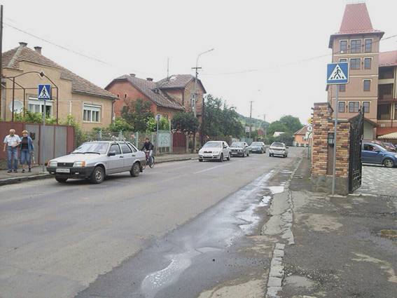 У Мукачеві сталась ДТП: 30-річна автомобілістка наїхала на 11-річну дівчинку У Мукачеві сталась ДТП: 30-річна автомобілістка наїхала на 11-річну дівчинку