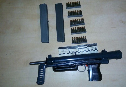 В Ужгороді затримали двох чоловіків, у яких знайшли зброю та набої В Ужгороді затримали двох чоловіків, у яких знайшли зброю та набої