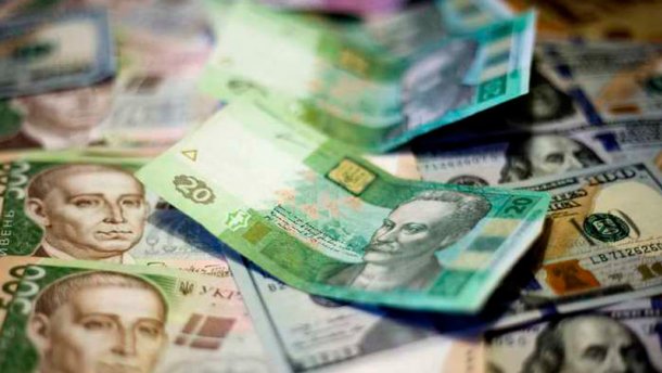 Відразу три резонансні пограбування у Мукачеві: зловмисники вкрали понад півмільйона гривень Відразу три резонансні пограбування у Мукачеві: зловмисники вкрали понад півмільйона гривень